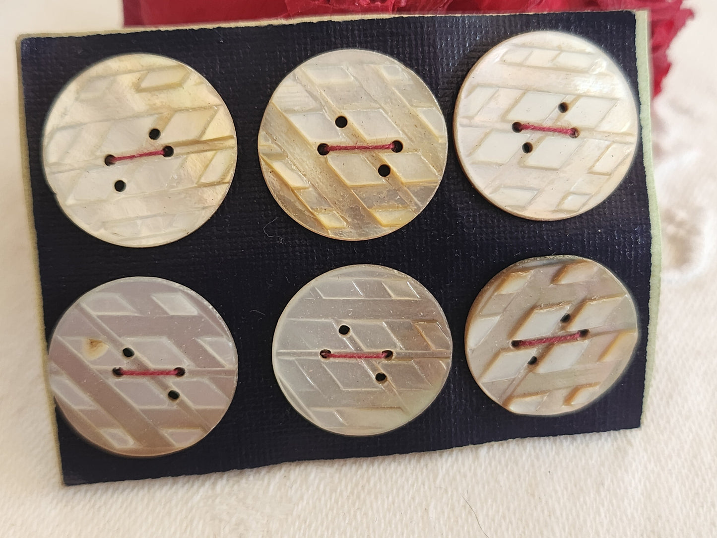 Rare petite plaque boutons anciens en nacre  1,7 cm  lot de 6 n°2B