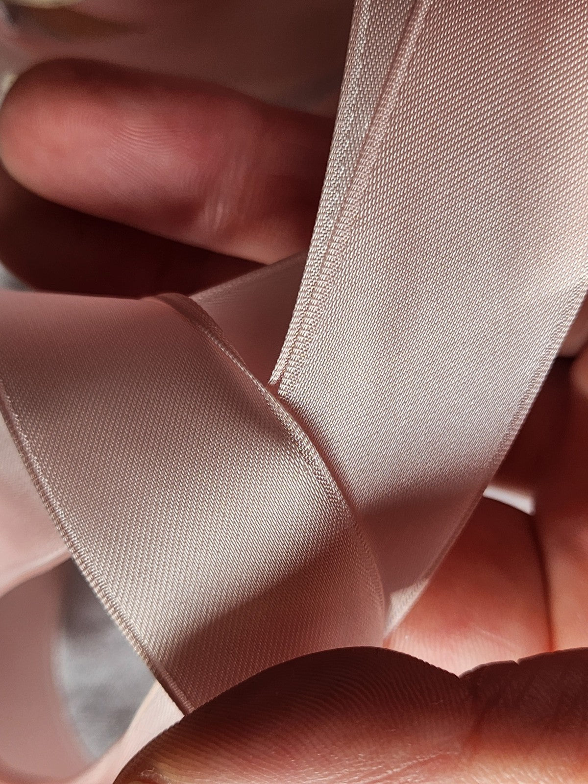 Ruban ancien rose lumineux effet satiné viscose 3 mètres sur 2,5 cm B5 n°19