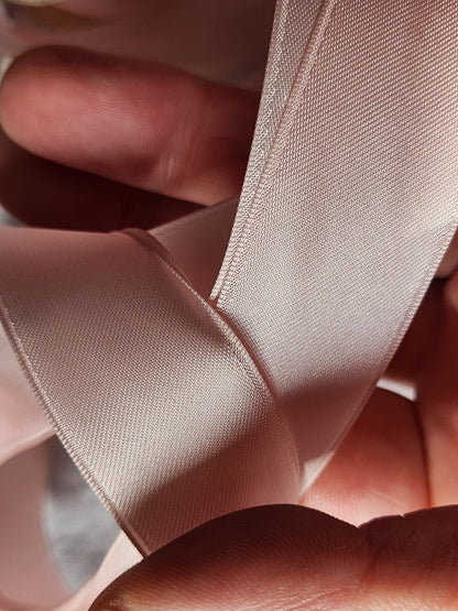 Ruban ancien rose lumineux effet satiné viscose 3 mètres sur 2,5 cm B5 n°19
