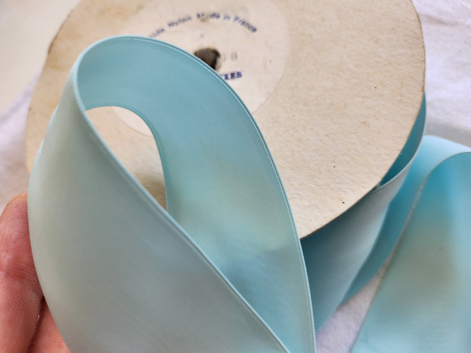 Ruban ancien nylon large vintage bleu  2 mètres / 3,8 cm modiste chapeau B5 n°20