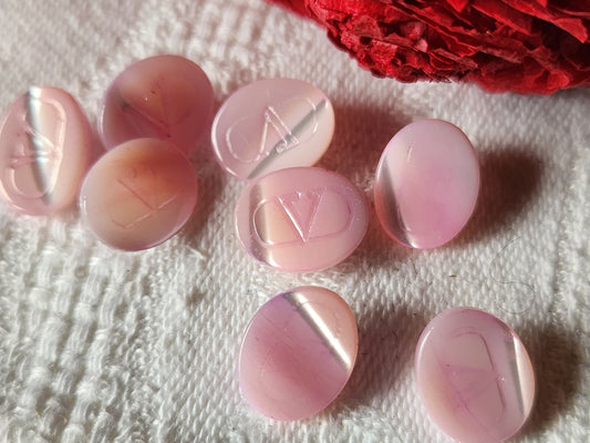 Lot 8 boutons vintage en nacre rose 1 sur 1,2 cm  Valentino Garavani ref 1717