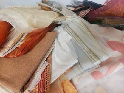 Enorme lot de tissu /voilage fond de magasin datant de 1993 échantillons B5
