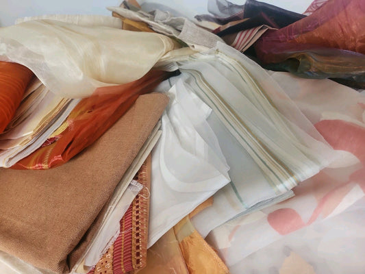 Enorme lot de tissu /voilage fond de magasin datant de 1993 échantillons B5