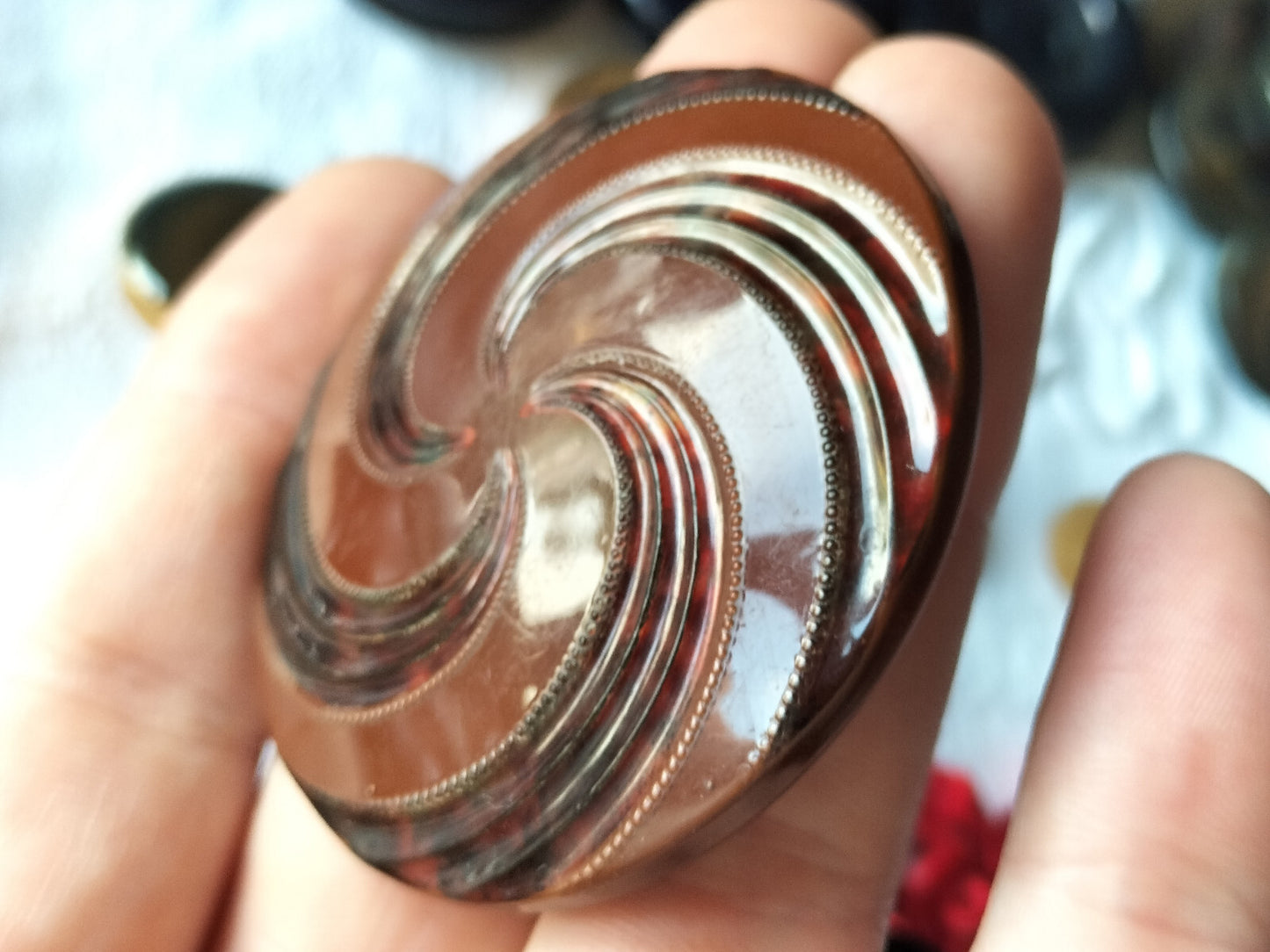 Enorme bouton ancien en celluloid mordoré 5,3 cm ou 53 mm ref 1275