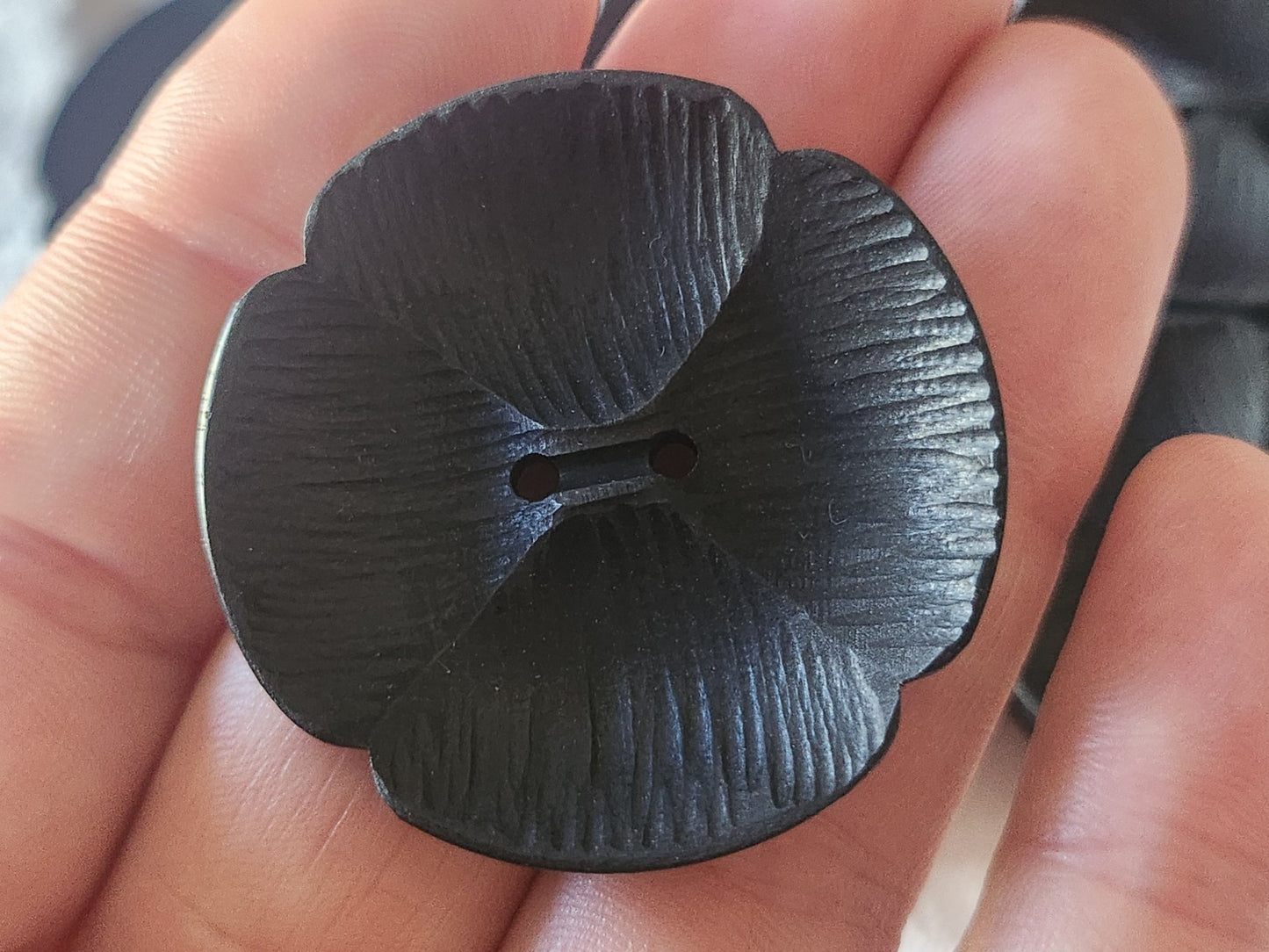 Lot 6 énormes boutons vintage noir mat fleur  XXL à trous 3,8 cm ref 6162