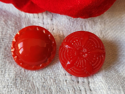 Duo boutons anciens en verre vintage rouge  travaillé 1,8 cm G19C
