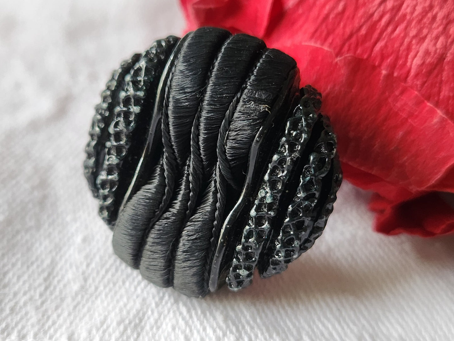 gros bouton vintage résine et passementerie noir 2,7 cm G13Q