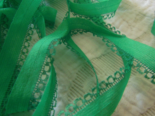 Dentelle ancienne vintage verte 500 grammes au moins 200 mètres sur 1,4 cm B6