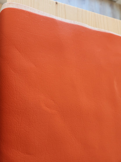 Ancien coupon de tissu skai orange chute long etroit B8