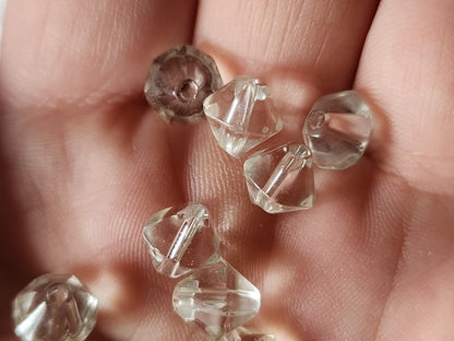 Lot 24 perles en verre anciennes forme toupie lisse transparente  ref 33553