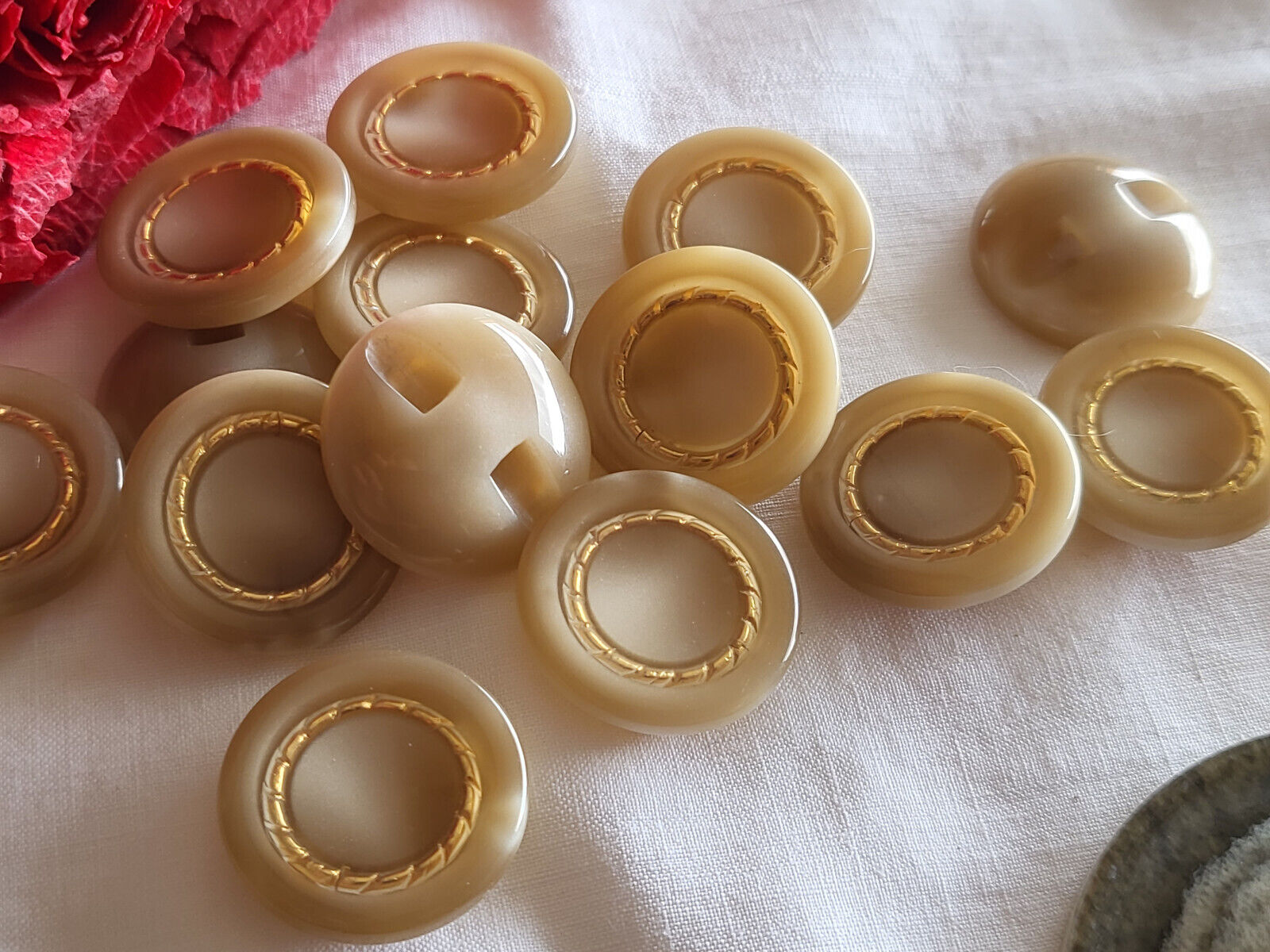Lot 10 boutons vintage marron inclusion doré à pied 1,7 cm ref 5962