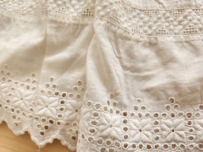 Petite robe ancienne enfant poupée blanc fine dentelle jour B6