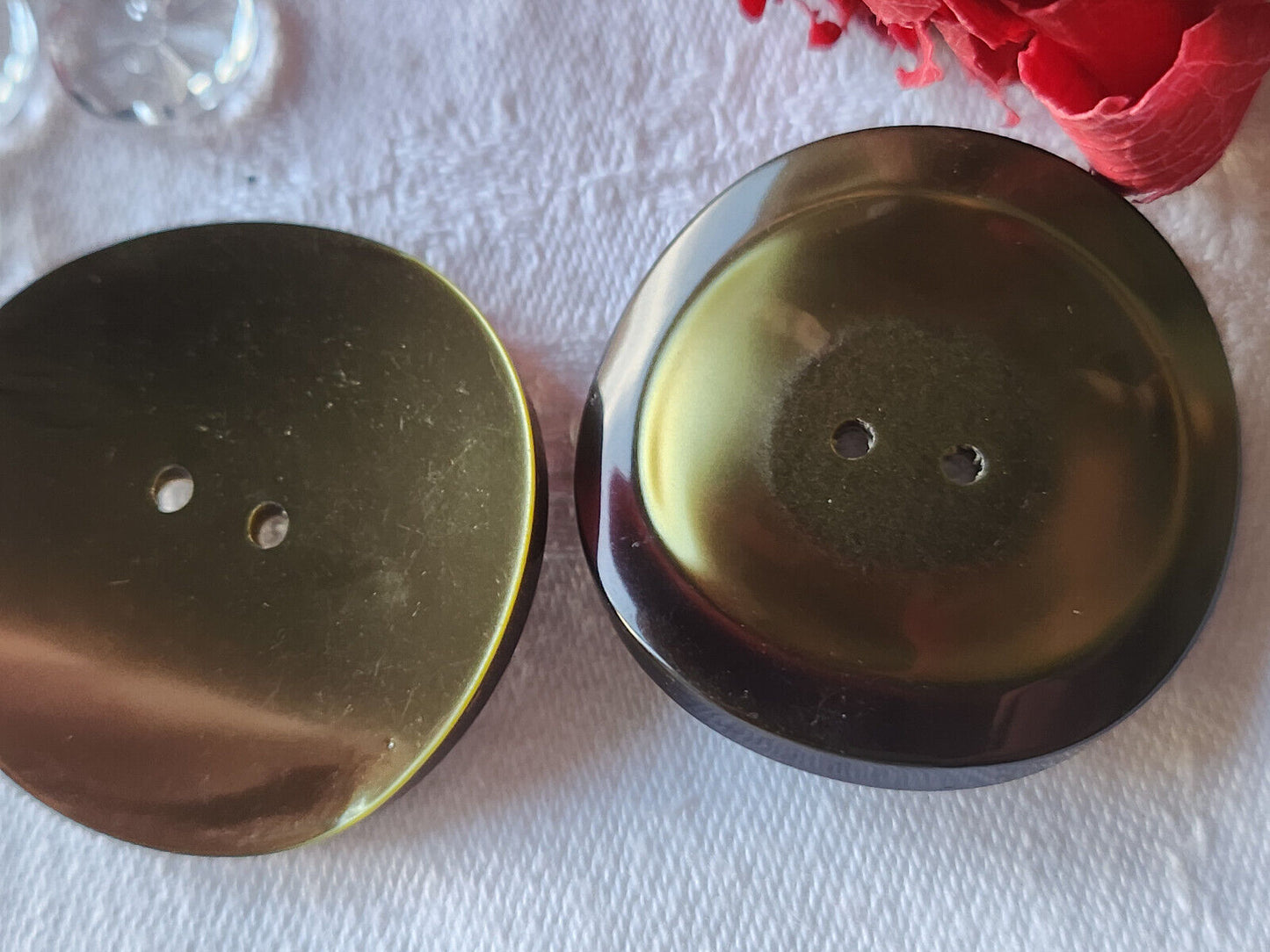 Duo gros boutons vintage vert reflet nacré lumineux courbé 3,8 cm XXL ref 5715