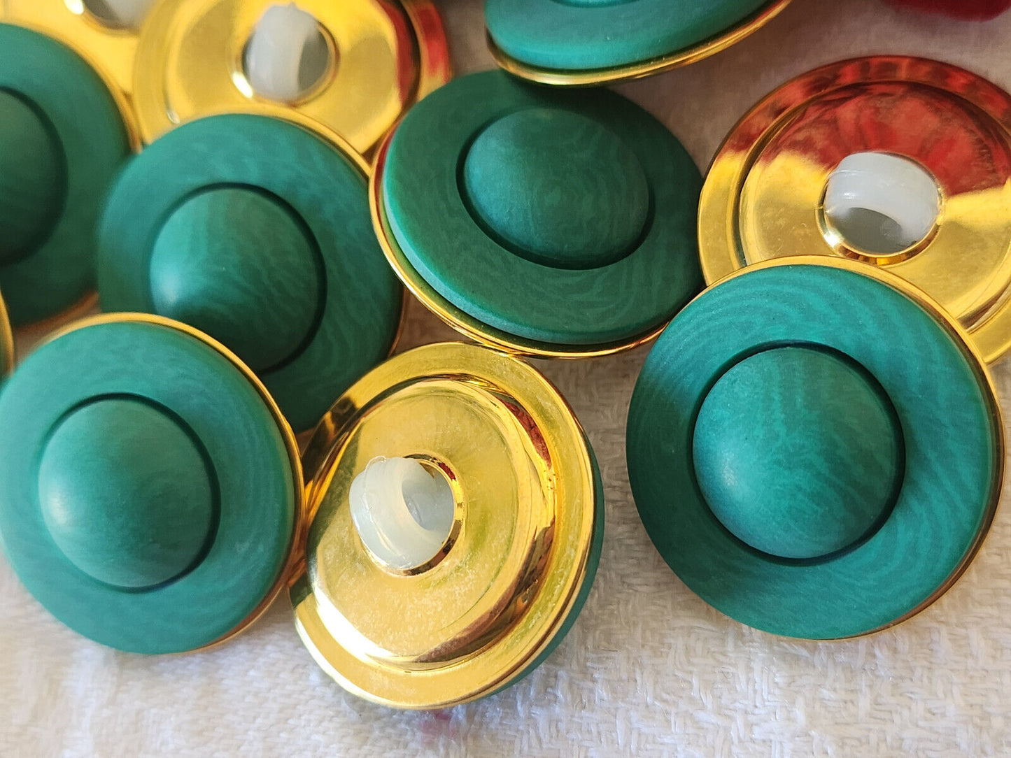 Lot 6 boutons vintage vert veiné mat à pied metal doré 2,2  cm ref 180