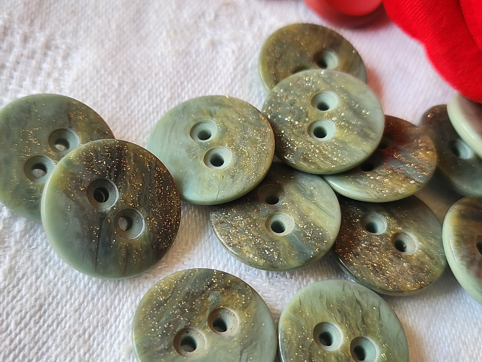 Lot 14  boutons vintage vert? paillette  1,8 cm ref 2833
