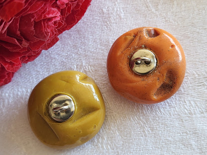 Duo boutons vintage en résine pour collection ocre orange 2,1 cm G5C