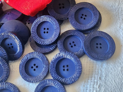 Lot 22 boutons vintage bleu effet verni sur les bords 1,7 cm ref 634