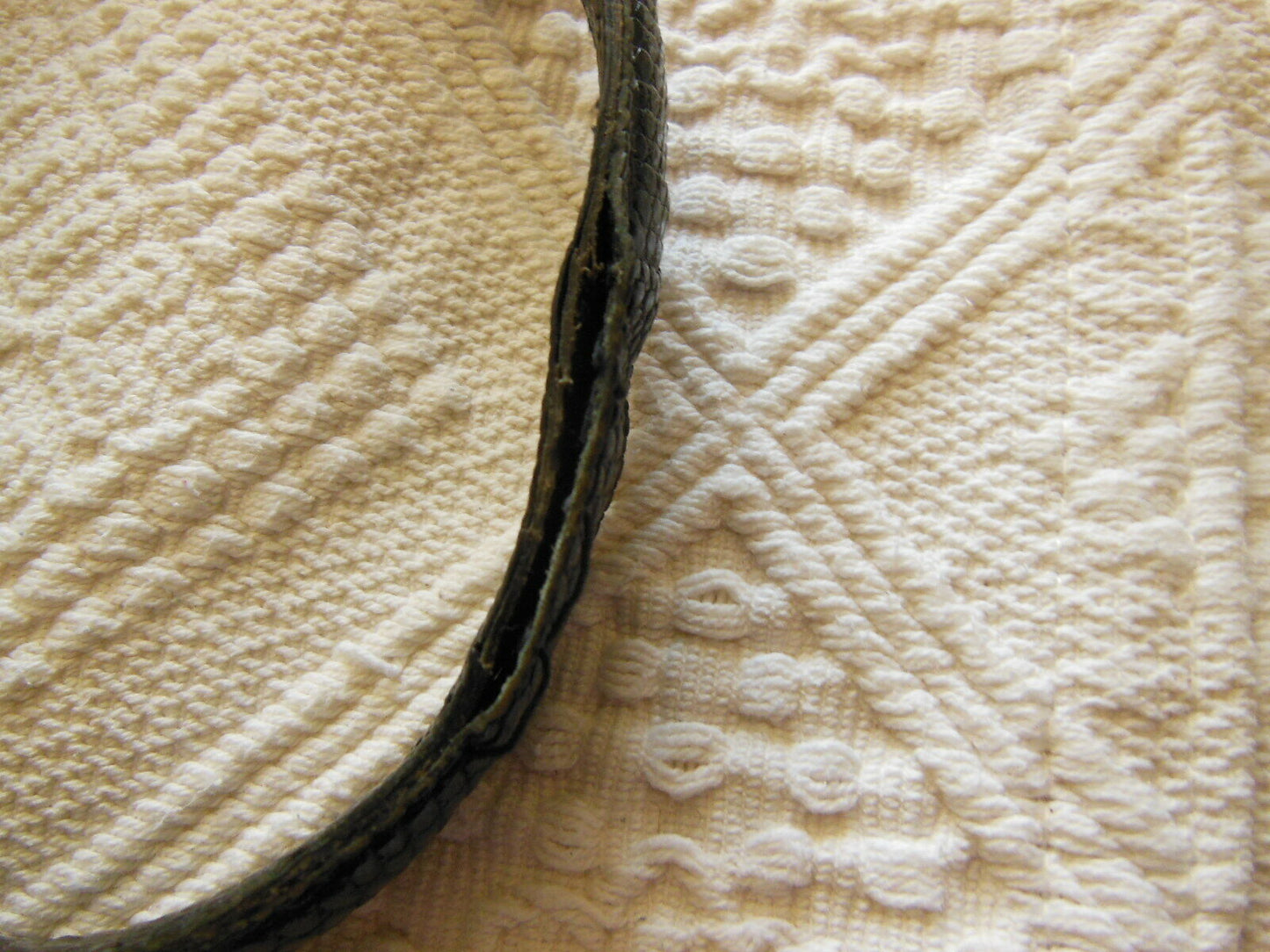  Ancien sac à main noir effet peau belle qualité 