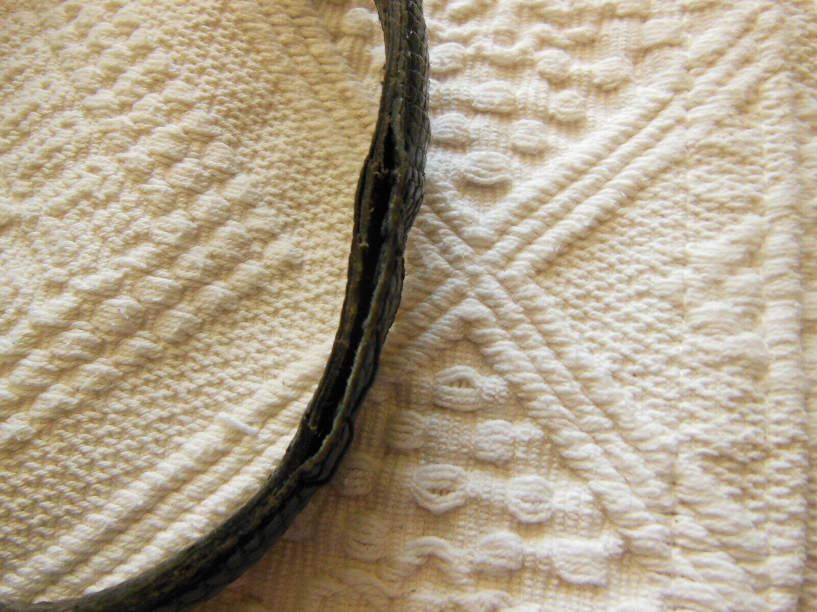  Ancien sac à main noir effet peau belle qualité 