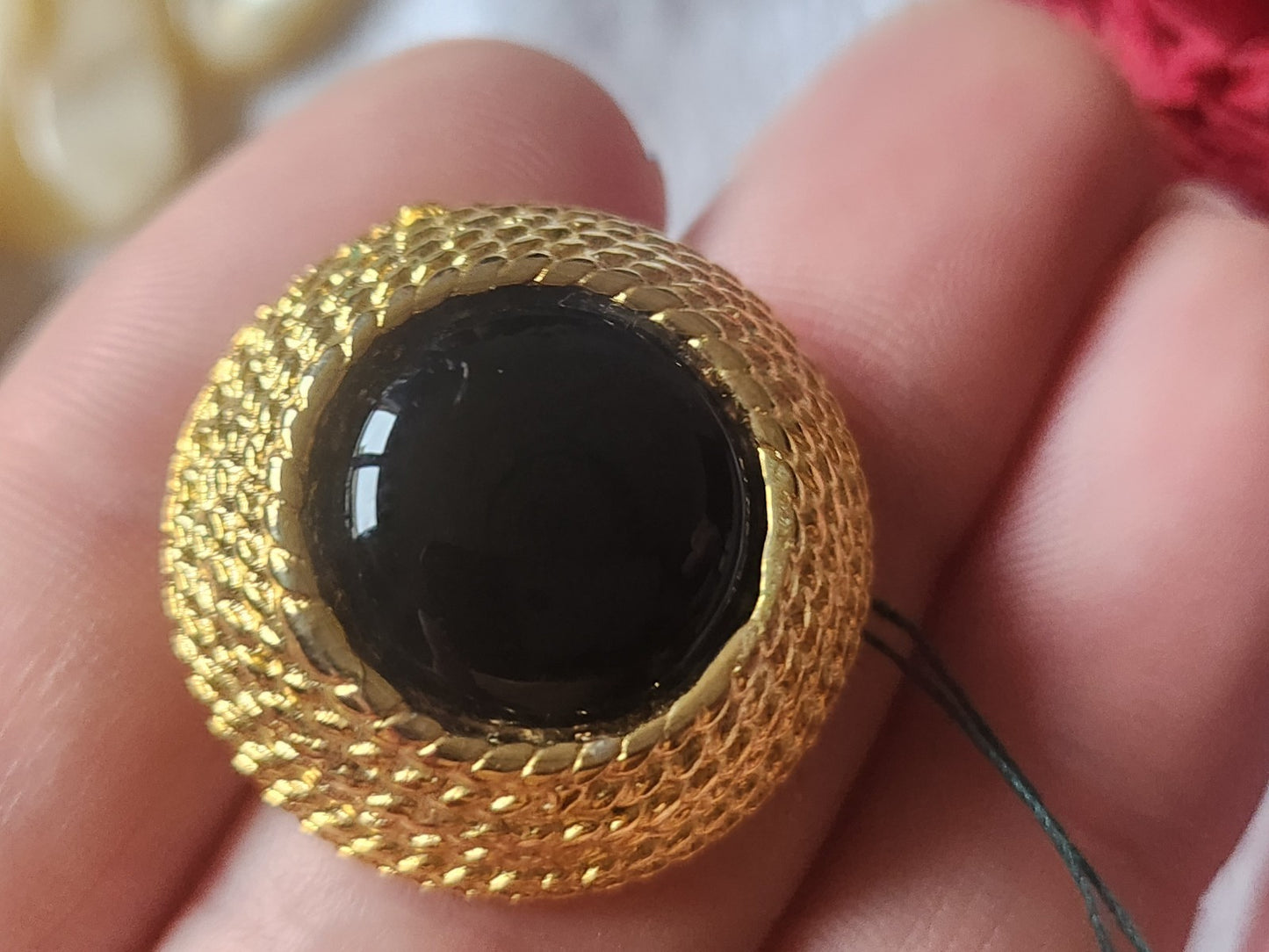 Gros bouton vintage en métal doré  bombé pied 2,6 cm lourd G16O