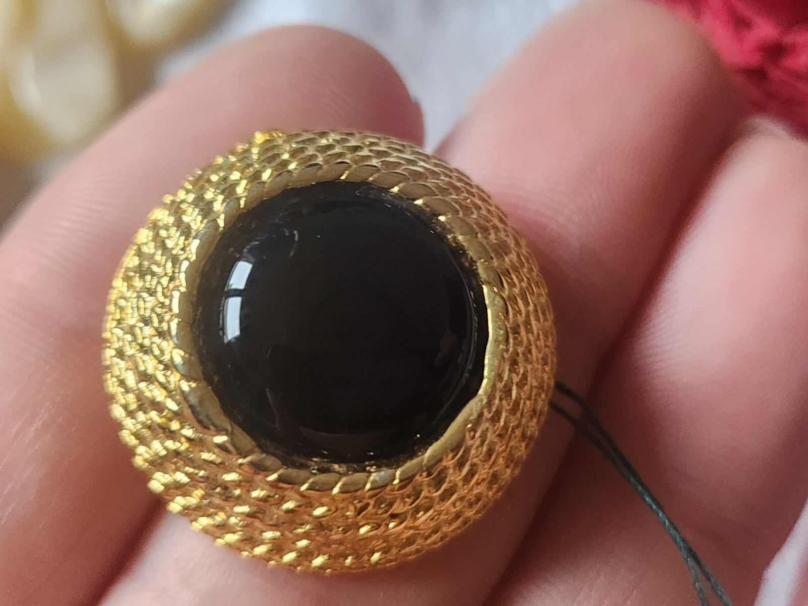 Gros bouton vintage en métal doré  bombé pied 2,6 cm lourd G16O