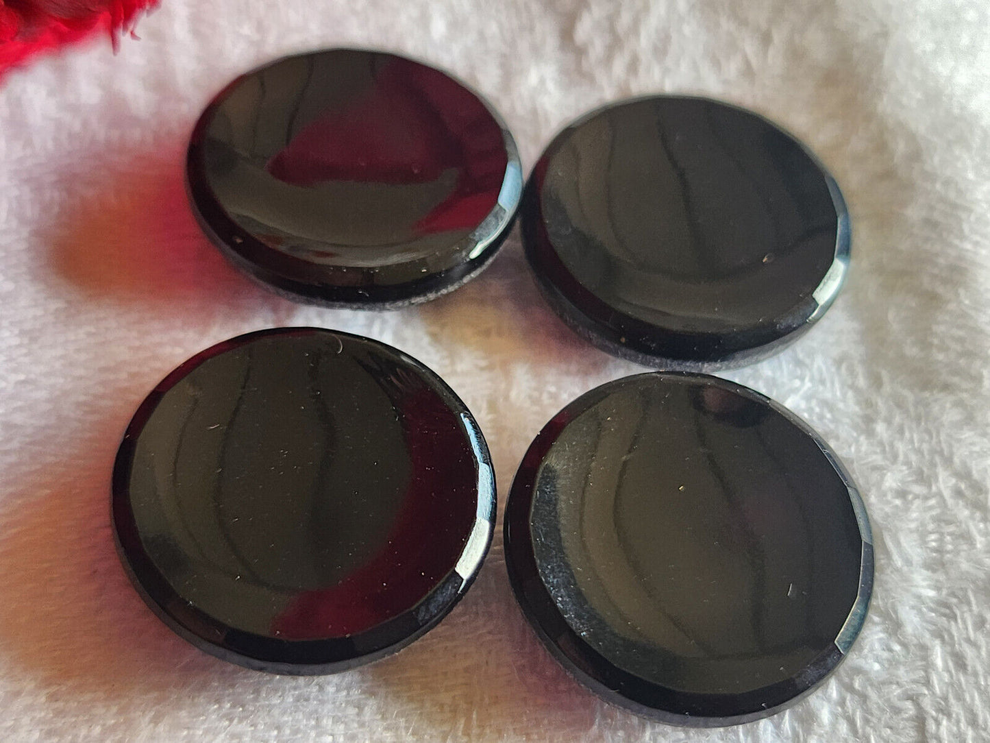 Lot 4 anciens boutons en verre noir pourtour facette pied joli 1,8 cm ref 4717