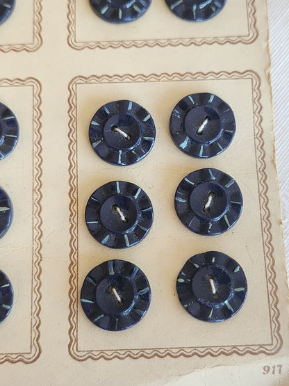 plaque lot 24 boutons anciens en verre bleu peint trous 1,2 cm ou 12 mm