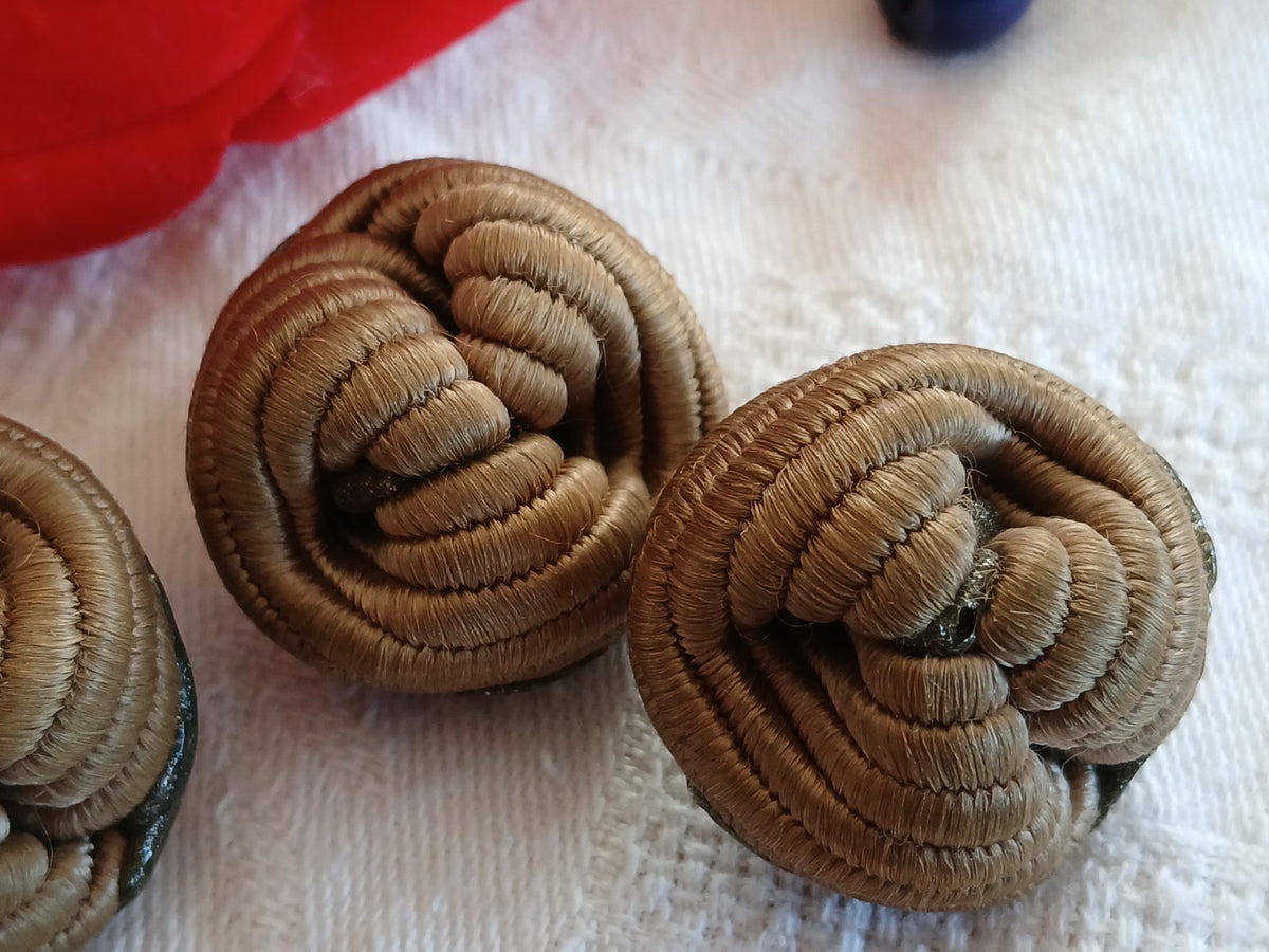 Trio gros boutons anciens passementerie vintage marron 2,6 cm ref 6452