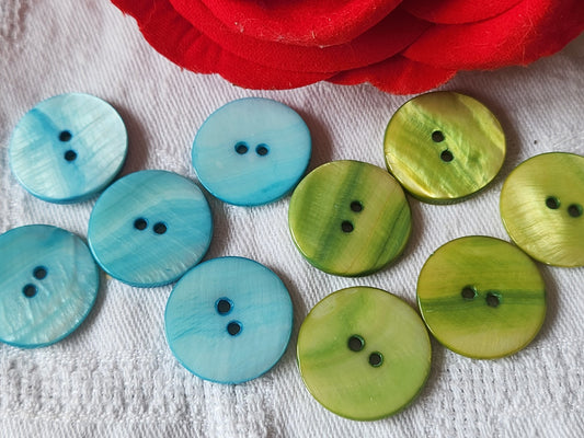 Lot 10 boutons vintage en nacre vert bleu pétillant 2 cm trous ref 1999