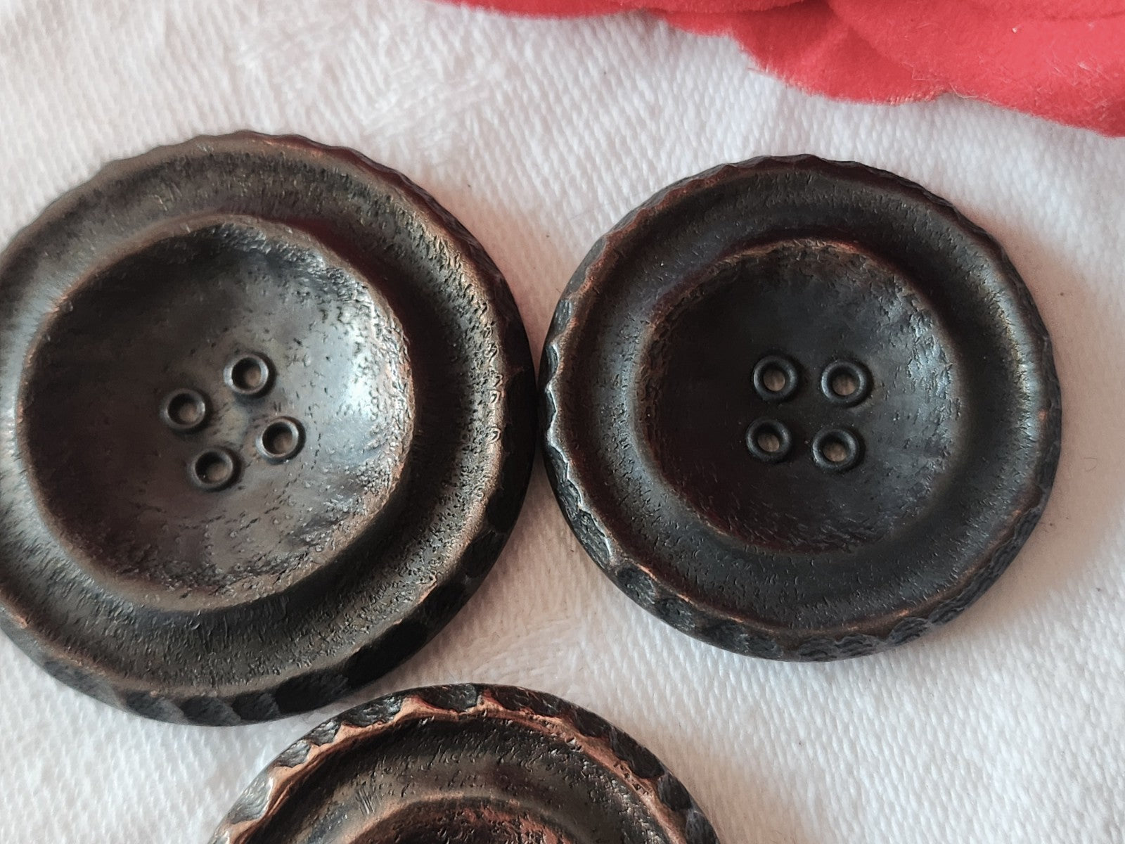 Trio gros boutons vintage en métal trous 3,2 et 3,6 cm ref 6044
