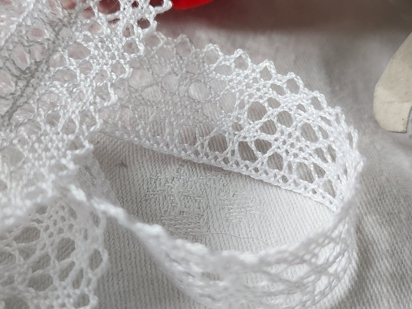 Dentelle vintage blanc blanche  coton 3 métres sur 2,3 cm A6