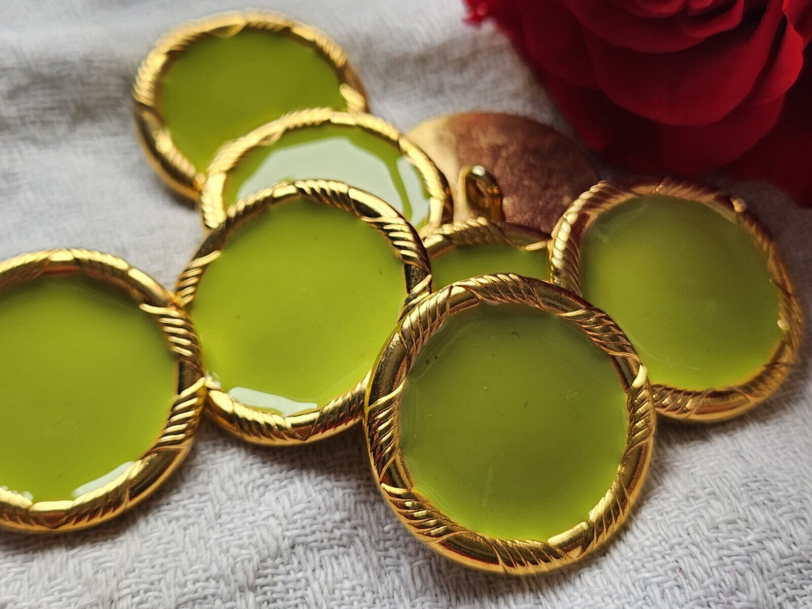 Lot 6 boutons vintage en métal doré vert grany  lourd pied  2,5 cm ref 6081