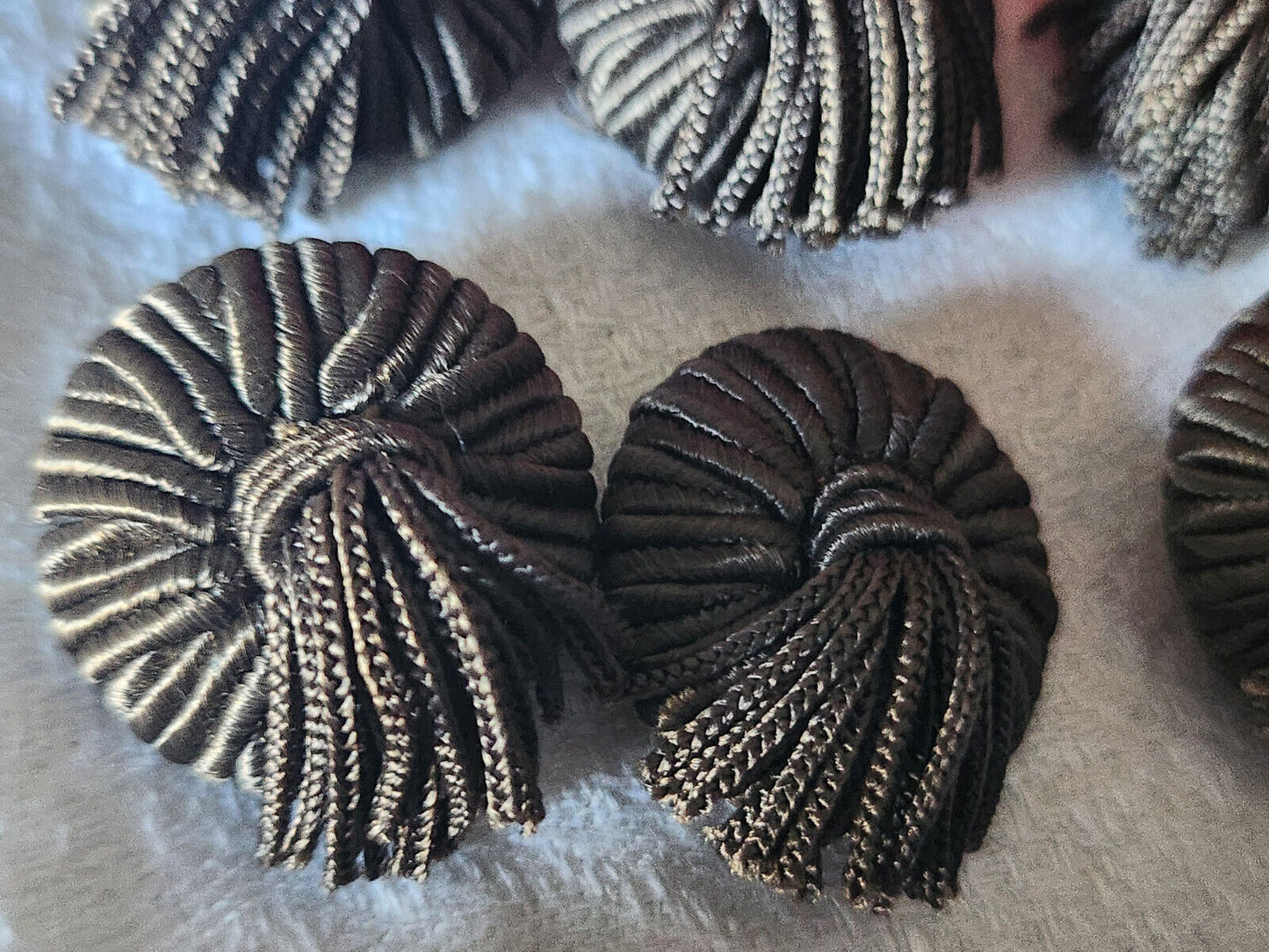Lot 6 boutons anciens vintage passementerie gris /marron pendant 2,1 cm ref 5743
