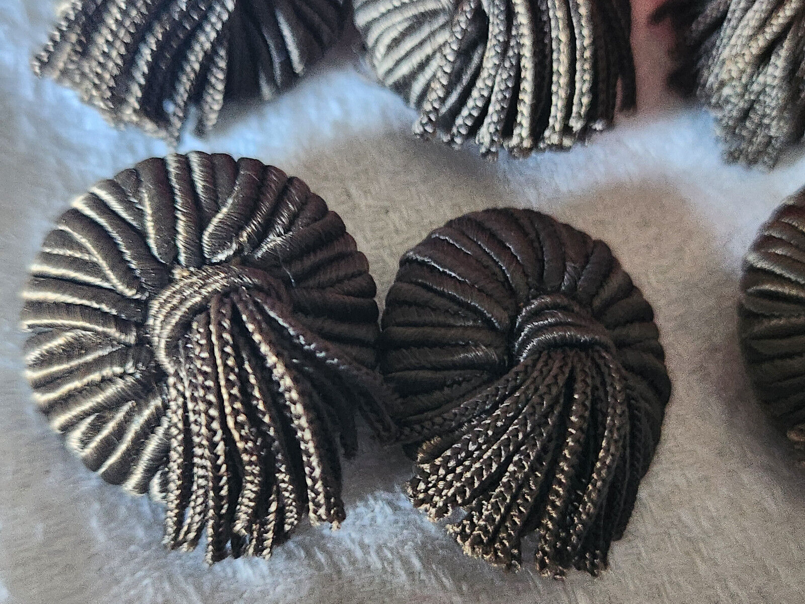 Lot 6 boutons anciens vintage passementerie gris /marron pendant 2,1 cm ref 5743