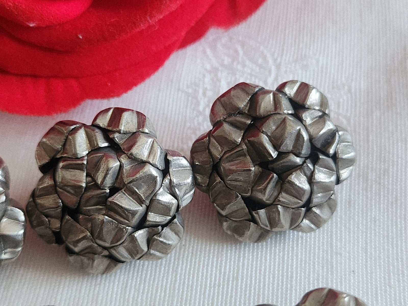 Lot 6 boutons vintage métal effet pétale fait main 2,4 cm ref 6235