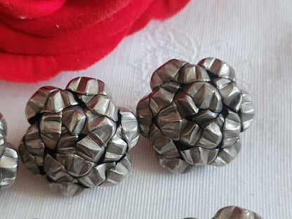 Lot 6 boutons vintage métal effet pétale fait main 2,4 cm ref 6235