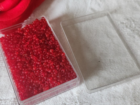 Lot environ 20 grammes de perles de rocaille rouge mat   n°14
