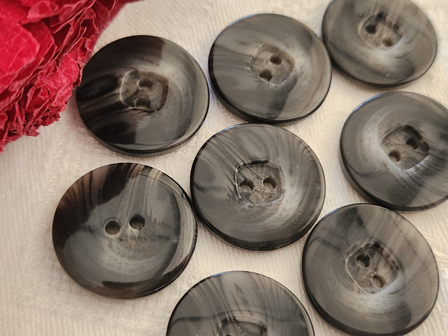 Lot 8 boutons vintage gri snoir veiné 2,2 cm ref 130