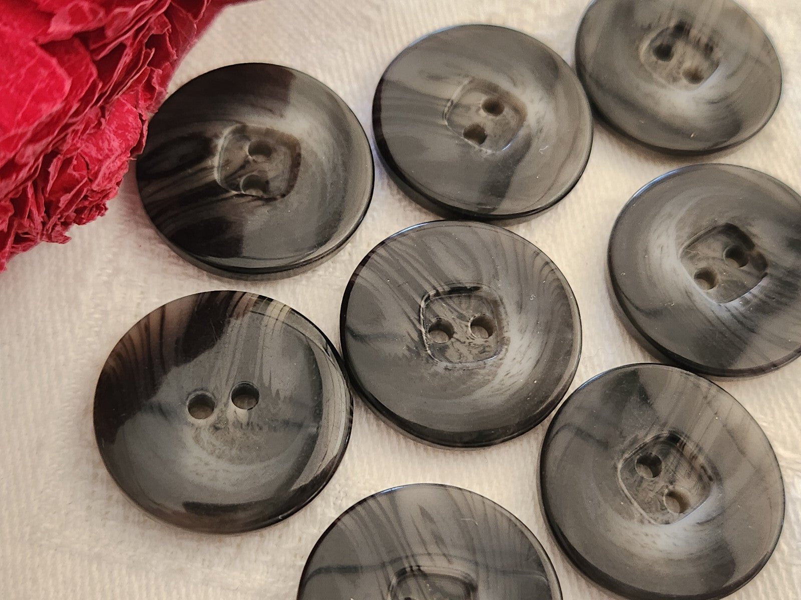 Lot 8 boutons vintage gri snoir veiné 2,2 cm ref 130