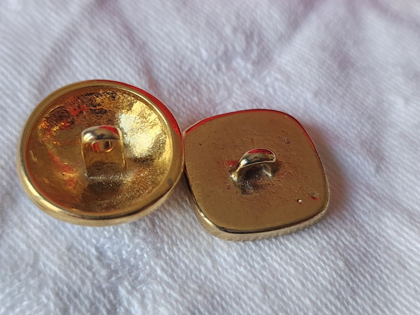 Duo boutons vintage en métal doré bleu à pied 1,7 et 1,8 cm G2A