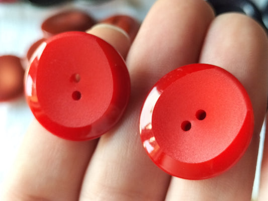 Lot 7 gros boutons vintage rouge  à trous 2,4 cm ref  3161