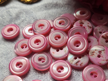 Lot 12 petits boutons anciens en nacre rose flashy  parme épais 1,1 cm ref 4694