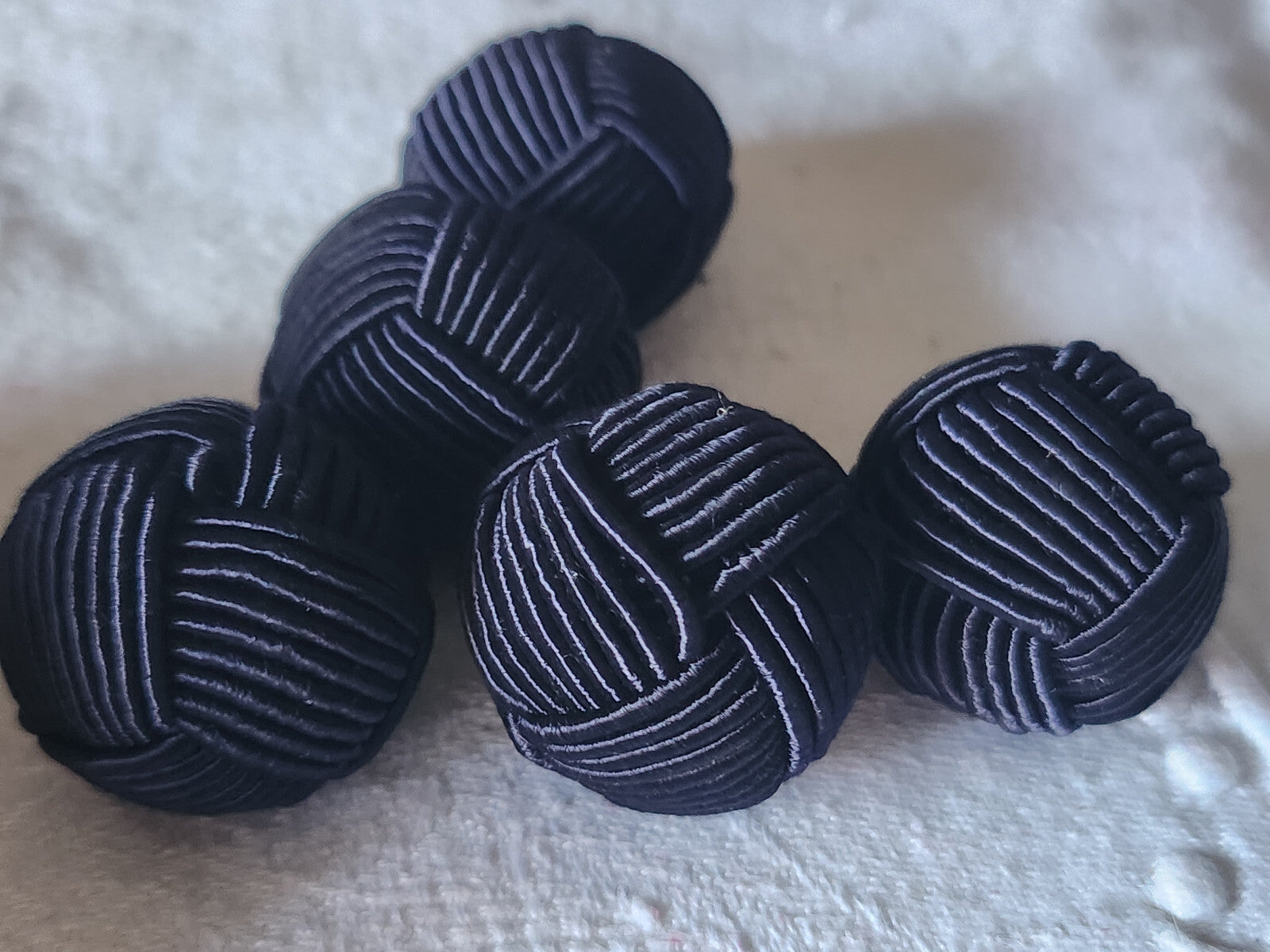 Lot 6 boutons anciens  passementerie bleu boule grelot 2,4 cm ref 5605