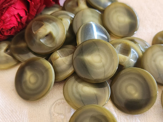 Lot 10  boutons vintage  vert camaieu alveole pied lisse 1,8 cm ref 855