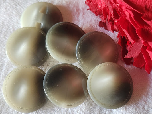 Lot 6 boutons vintage gris pourtour inclusion paillette pied 2,2 cm ref 4833