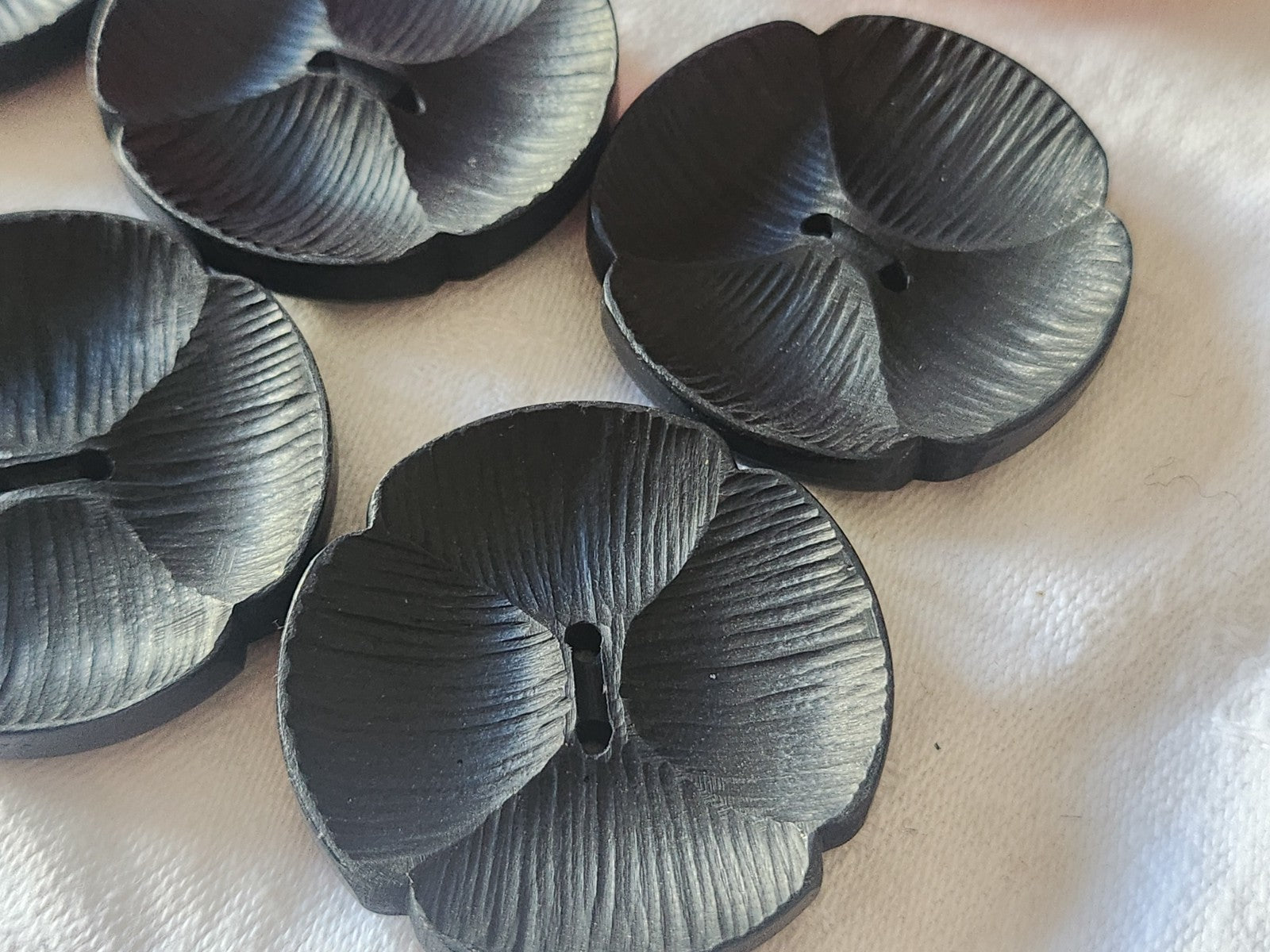Lot 6 énormes boutons vintage noir mat fleur  XXL à trous 3,8 cm ref 6162