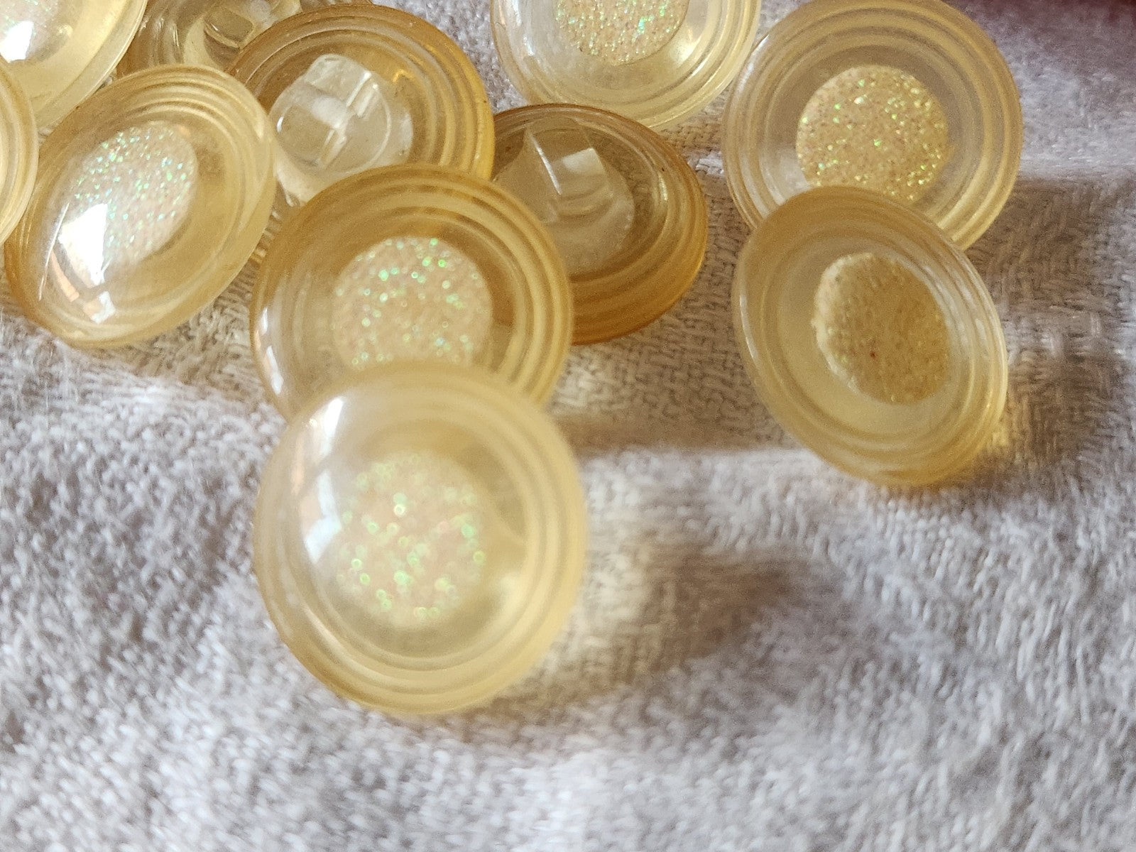 Lot 6 boutons vintage jaune paillette à pied 1,7 cm superbe ref 2923