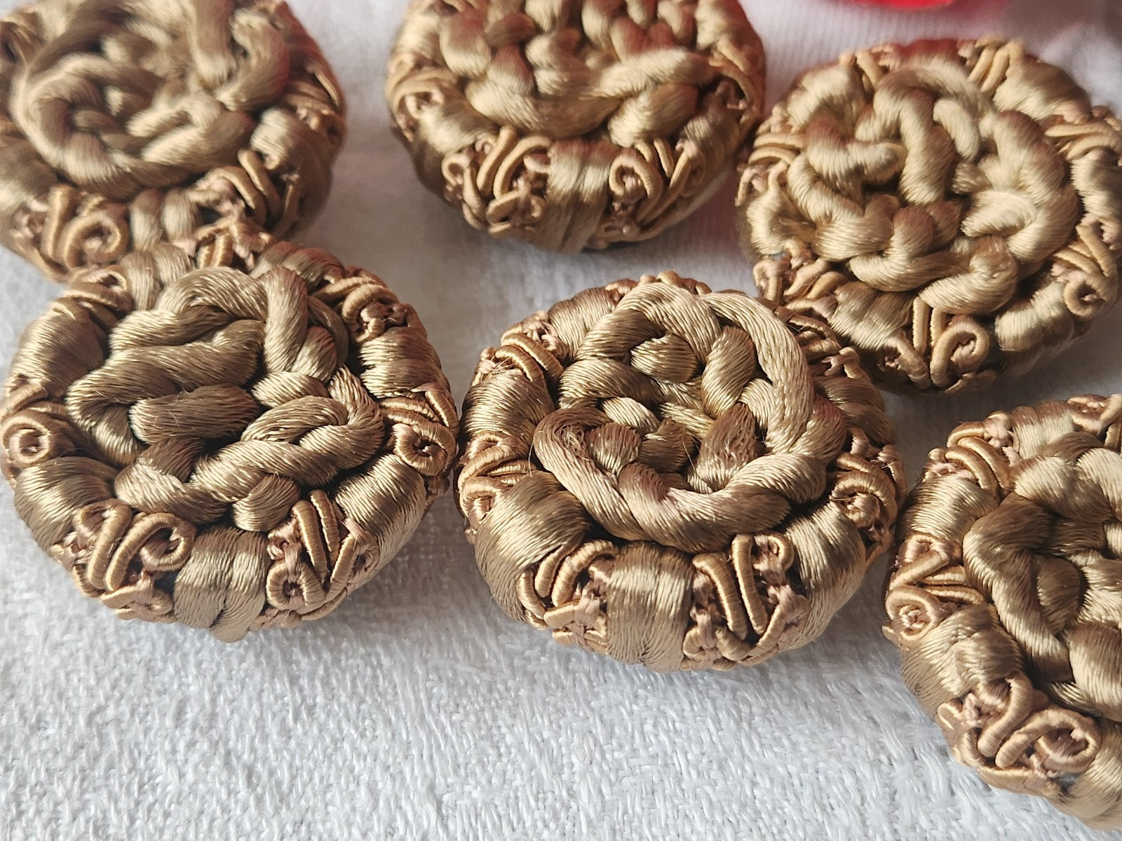 Lot 6 gros boutons anciens en passementerie camel pied 2,8 cm ref 3327