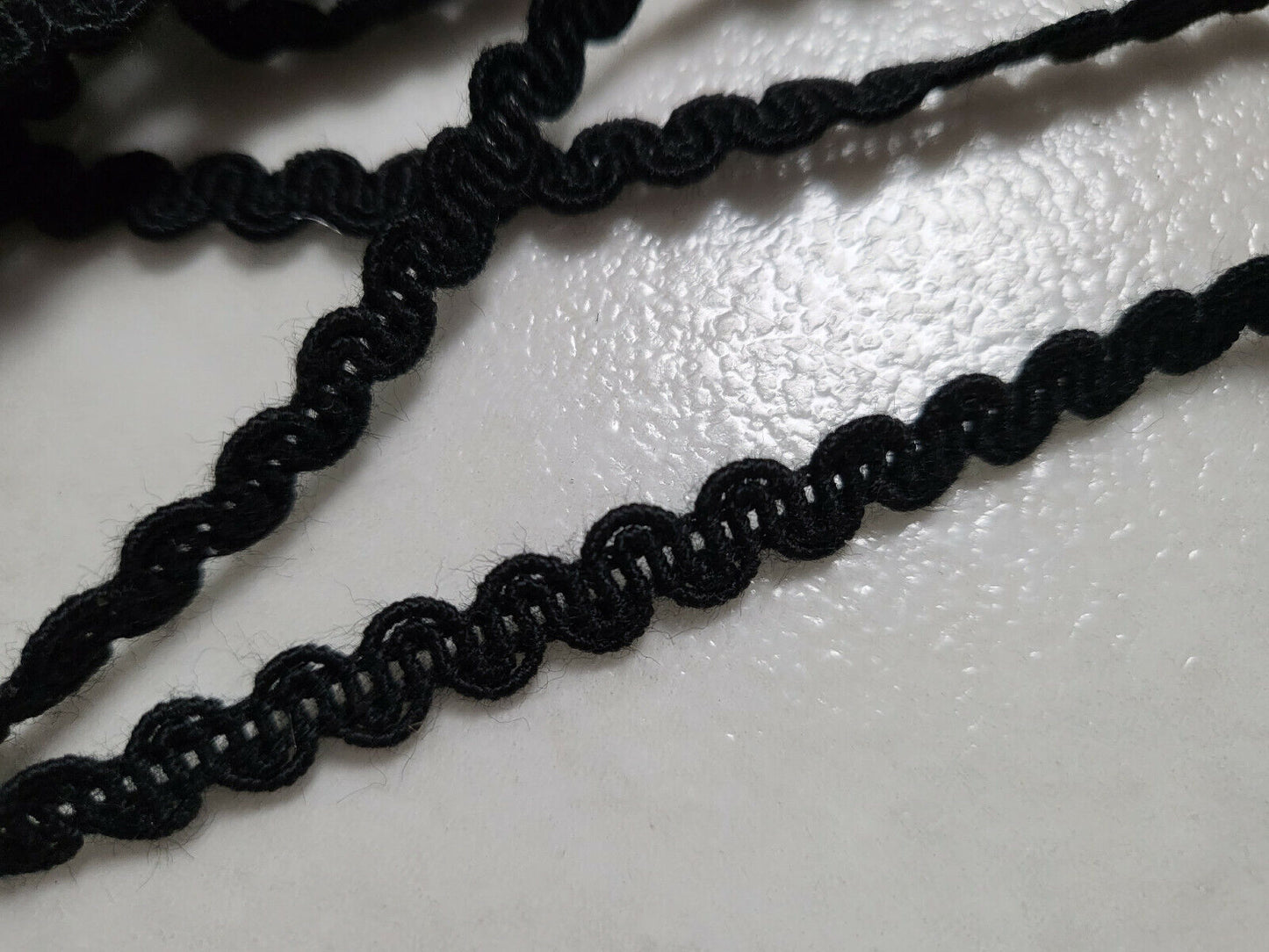 Galon vintage passementerie noir ancien ondulé 2 mètres 20 sur 0,7 cm T1-40