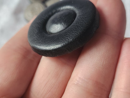 Collection gros bouton coeur cuir noir pied 3,6 cm G5S